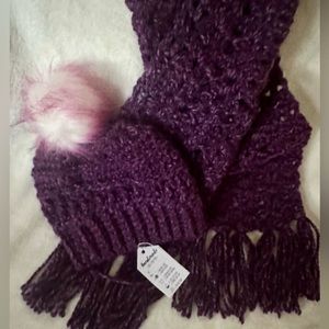 Scarf and slouch hat with faux fur pom set